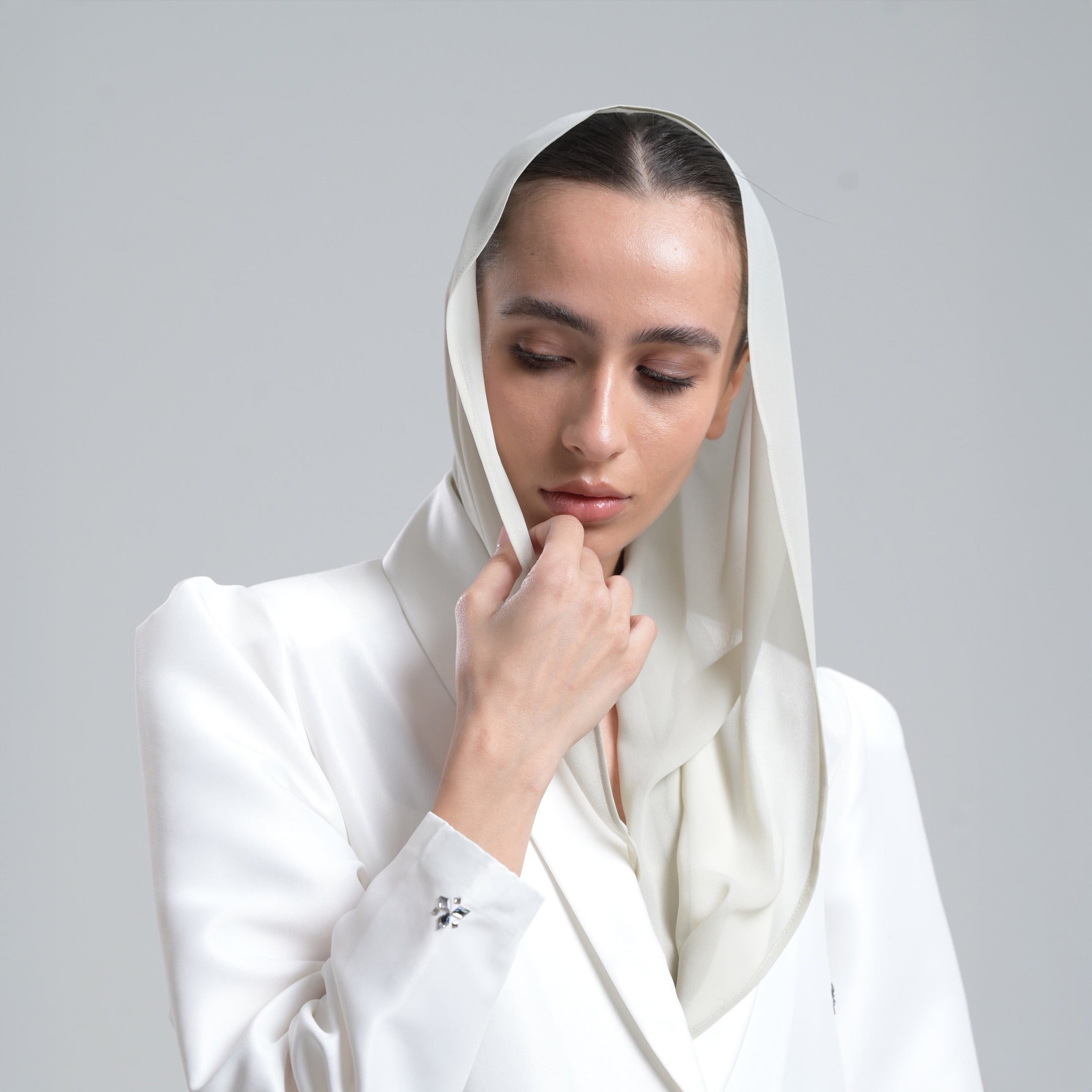White Kianna abaya adorned with Swarovski crystals 